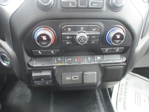 Used 2020 Chevrolet Silverado 1500 LT w/ All-Star Edition image 26