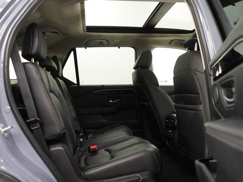 Used 2024 Honda Pilot Touring image 13