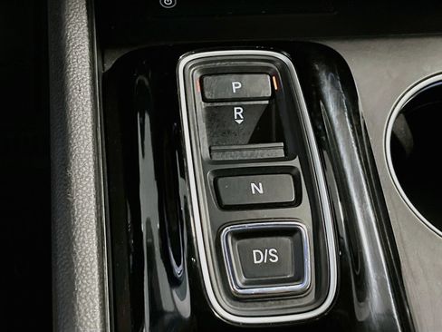Used 2025 Honda Pilot Touring image 17