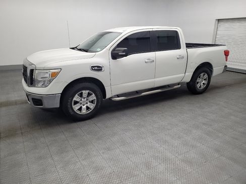 Used 2017 Nissan Titan SV image 2