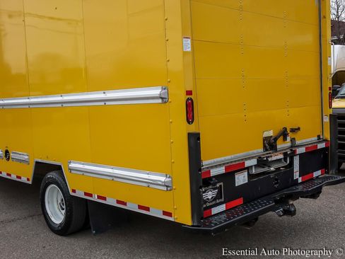 Used 2019 GMC Savana 3500 Extended w/ Driver Convenience Package RWD image 9