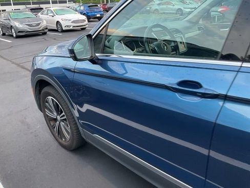 Used 2018 Volkswagen Tiguan SEL FWD image 8