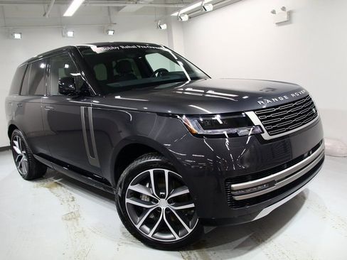 Used 2025 Land Rover Range Rover SE image 8