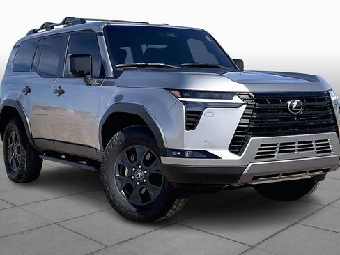 Used 2024 Lexus GX 550 image 3