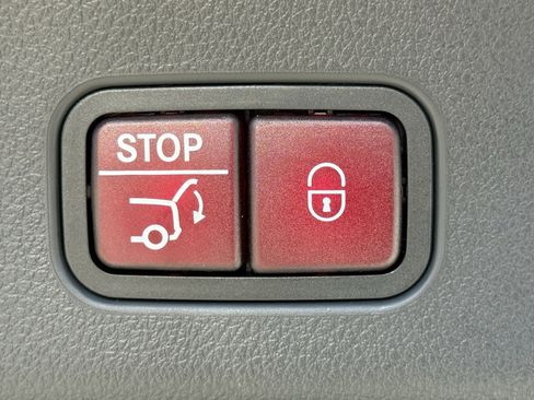 New 2025 Mercedes-Benz GLC 300 GLC 300 image 13