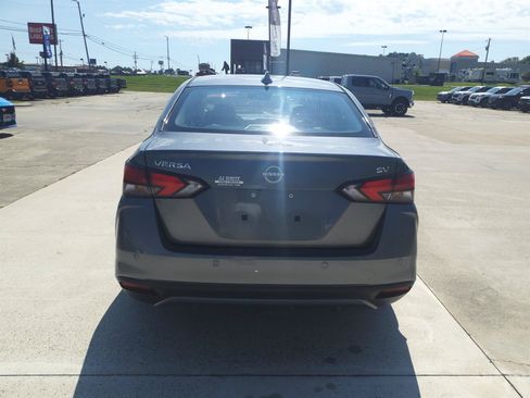 Used 2023 Nissan Versa SV FWD image 4