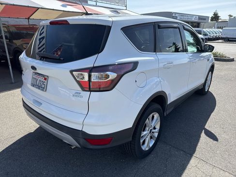 Used 2017 Ford Escape SE FWD image 5