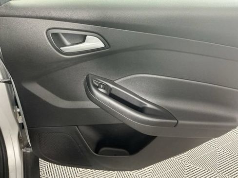 Used 2015 Ford Focus SE FWD image 11