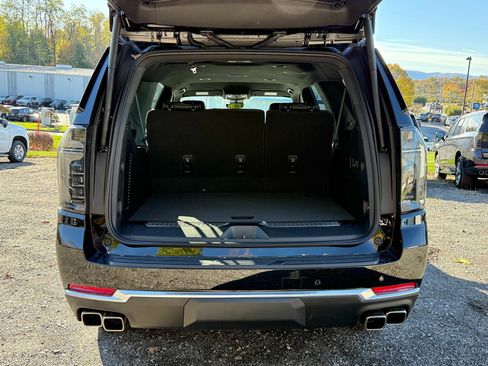 New 2025 Chevrolet Suburban High Country image 11
