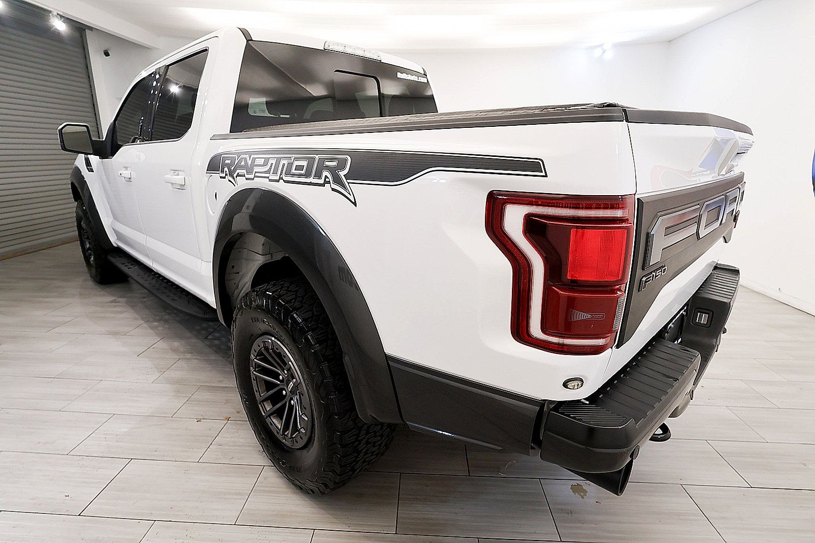 Used 2019 Ford F150 Raptor w/ Equipment Group 802A Luxury AWD/4WD image 3