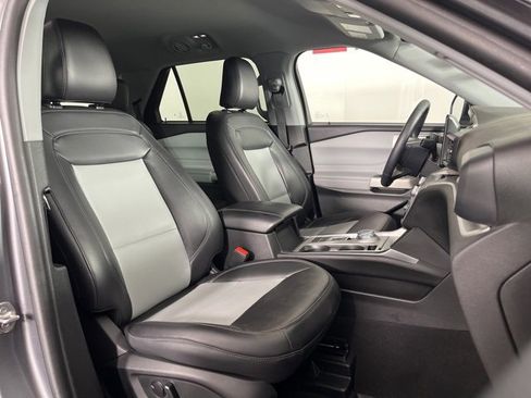 Used 2023 Ford Explorer XLT w/ Equipment Group 202A image 34