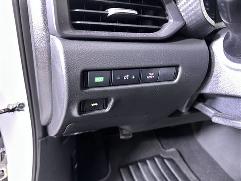 Used 2025 Nissan Sentra S image 18