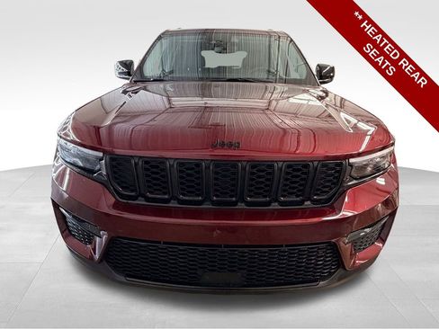 Used 2023 Jeep Grand Cherokee Limited w/ Black Appearance Package image 11
