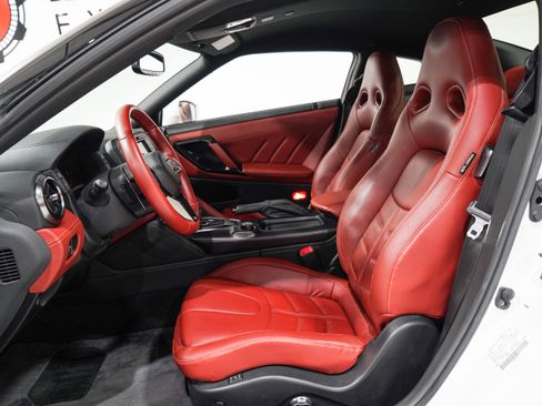 Used 2021 Nissan GT-R Premium AWD/4WD image 8