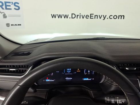 Used 2023 Jeep Grand Cherokee Limited AWD/4WD image 26