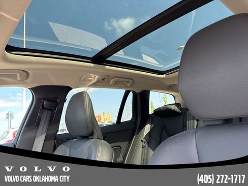 Used 2025 Volvo V60 B5 Cross Country Plus image 12