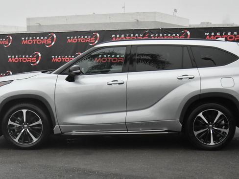 Used 2022 Toyota Highlander XSE image 4