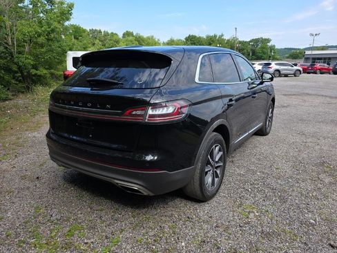 Used 2021 Lincoln Nautilus AWD image 3