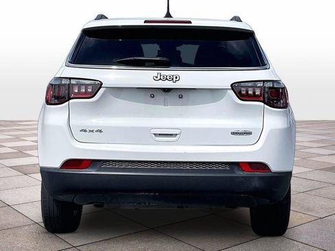 Used 2024 Jeep Compass Latitude AWD/4WD image 4
