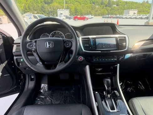 Certified 2017 Honda Accord EX-L image 17