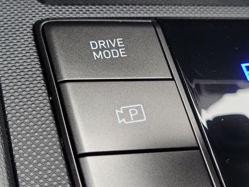 Certified 2025 Hyundai Elantra Sport FWD image 17