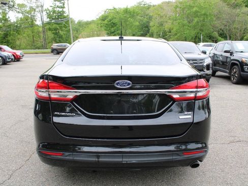 Used 2017 Ford Fusion SE w/ Fusion SE Technology Package FWD image 9