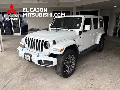 Used 2023 Jeep Wrangler Unlimited Sahara AWD/4WD image 9