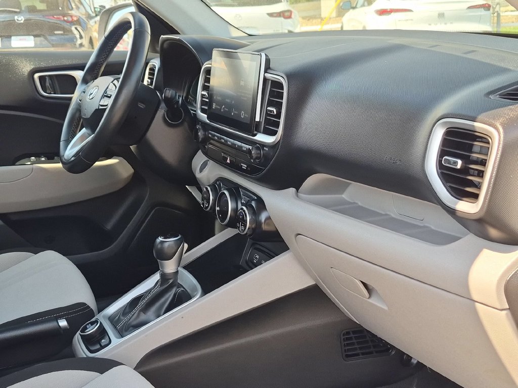 Used 2026 Hyundai Venue SEL FWD image 32