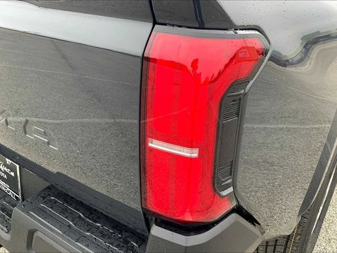 Used 2025 Toyota Tacoma SR AWD/4WD image 15