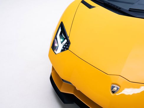 Used 2018 Lamborghini Aventador S image 13