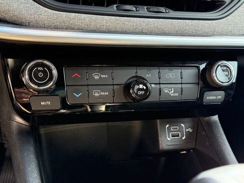 Certified 2022 Jeep Compass Latitude image 26