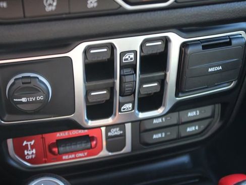 Used 2024 Jeep Wrangler Willys image 10