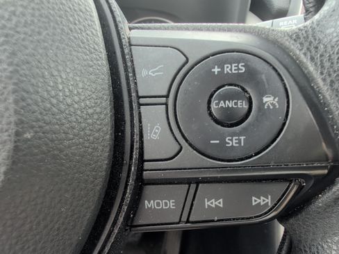 Used 2020 Toyota RAV4 XLE w/ Convenience Package AWD/4WD image 16