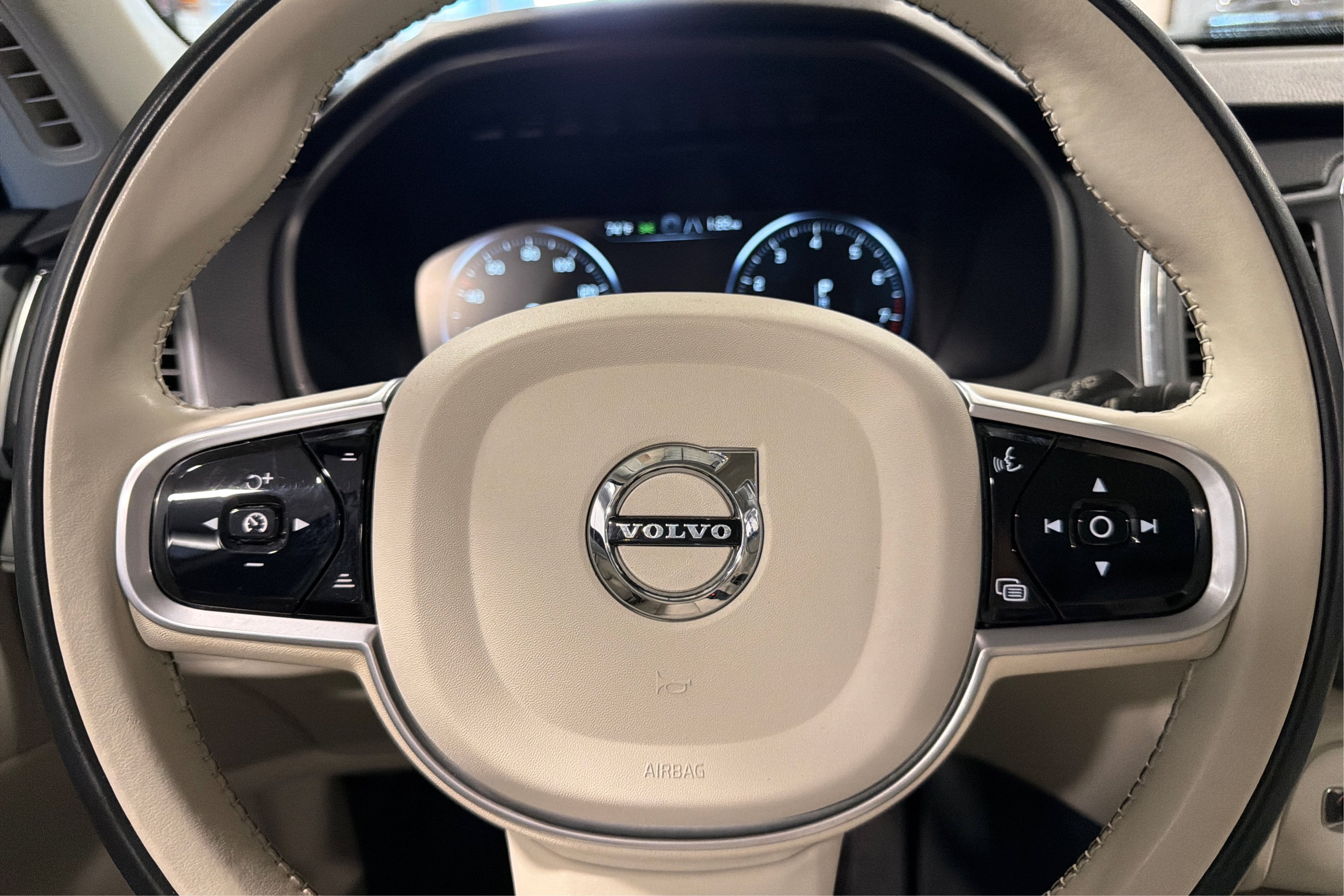 Used 2021 Volvo XC90 T5 Momentum w/ Climate Package AWD/4WD image 22