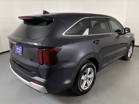 New 2026 Kia Sorento LX image 9
