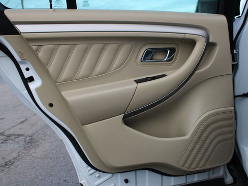 Used 2017 Ford Taurus SE image 34