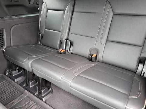 Used 2023 GMC Yukon XL SLT AWD/4WD image 25