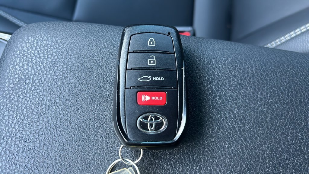 Used 2026 Toyota Camry SE FWD image 9
