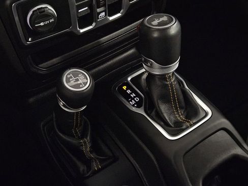 Used 2022 Jeep Wrangler Unlimited Sahara image 15