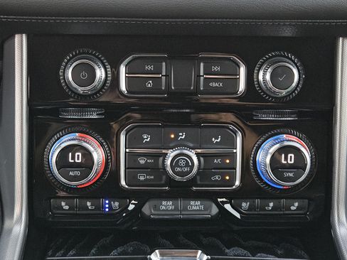 Used 2023 GMC Yukon XL Denali AWD/4WD image 16