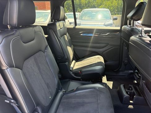 Used 2023 Jeep Grand Cherokee L Laredo AWD/4WD image 33