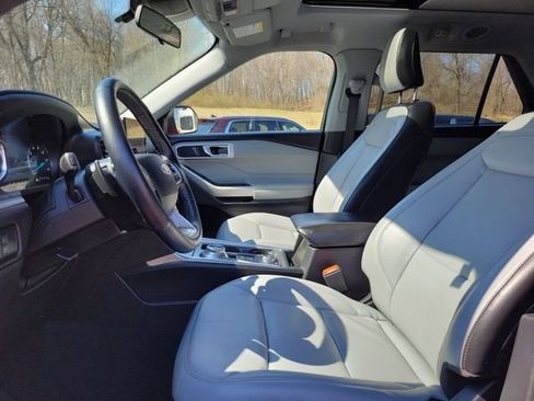 Used 2021 Ford Explorer XLT w/ Equipment Group 202A AWD/4WD image 9
