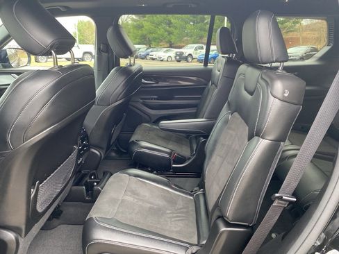 Used 2023 Jeep Grand Cherokee L Laredo image 20