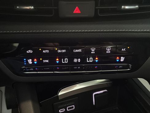Used 2023 Buick Envision Avenir AWD/4WD image 18
