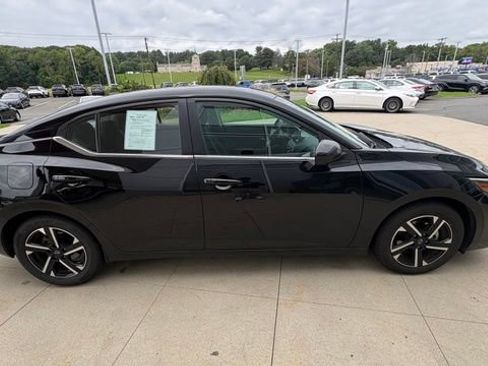 Used 2025 Nissan Sentra SV FWD image 8
