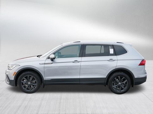 Certified 2024 Volkswagen Tiguan SE image 4