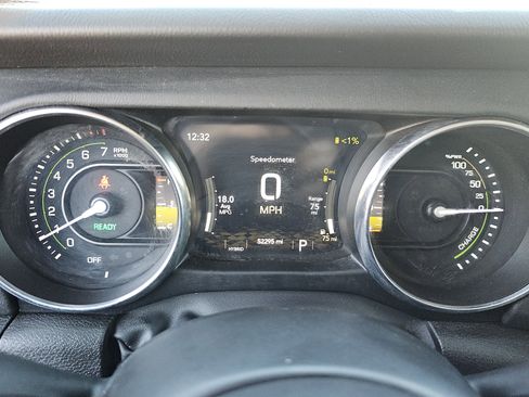 Used 2022 Jeep Wrangler Unlimited Sahara w/ Cold Weather Group AWD/4WD image 32