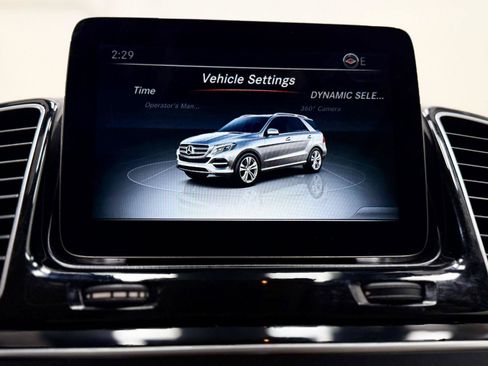 Used 2016 Mercedes-Benz GLE 550e 4MATIC image 34