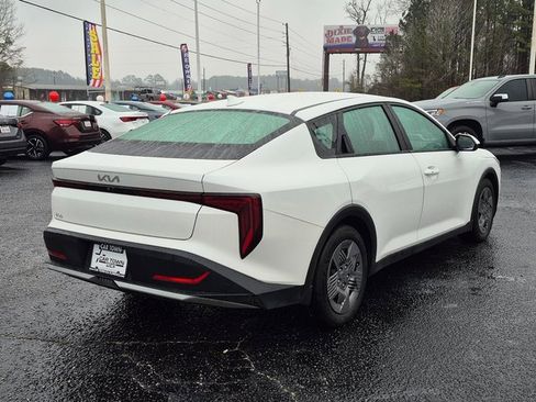 Used 2025 Kia K4 LX image 2