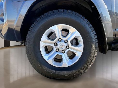 Used 2016 Toyota 4Runner SR5 image 8